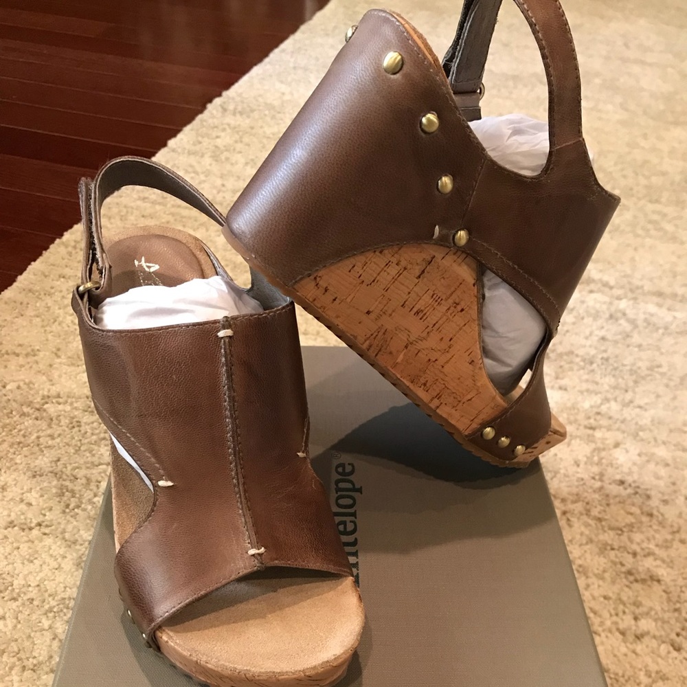 Antelope sandals